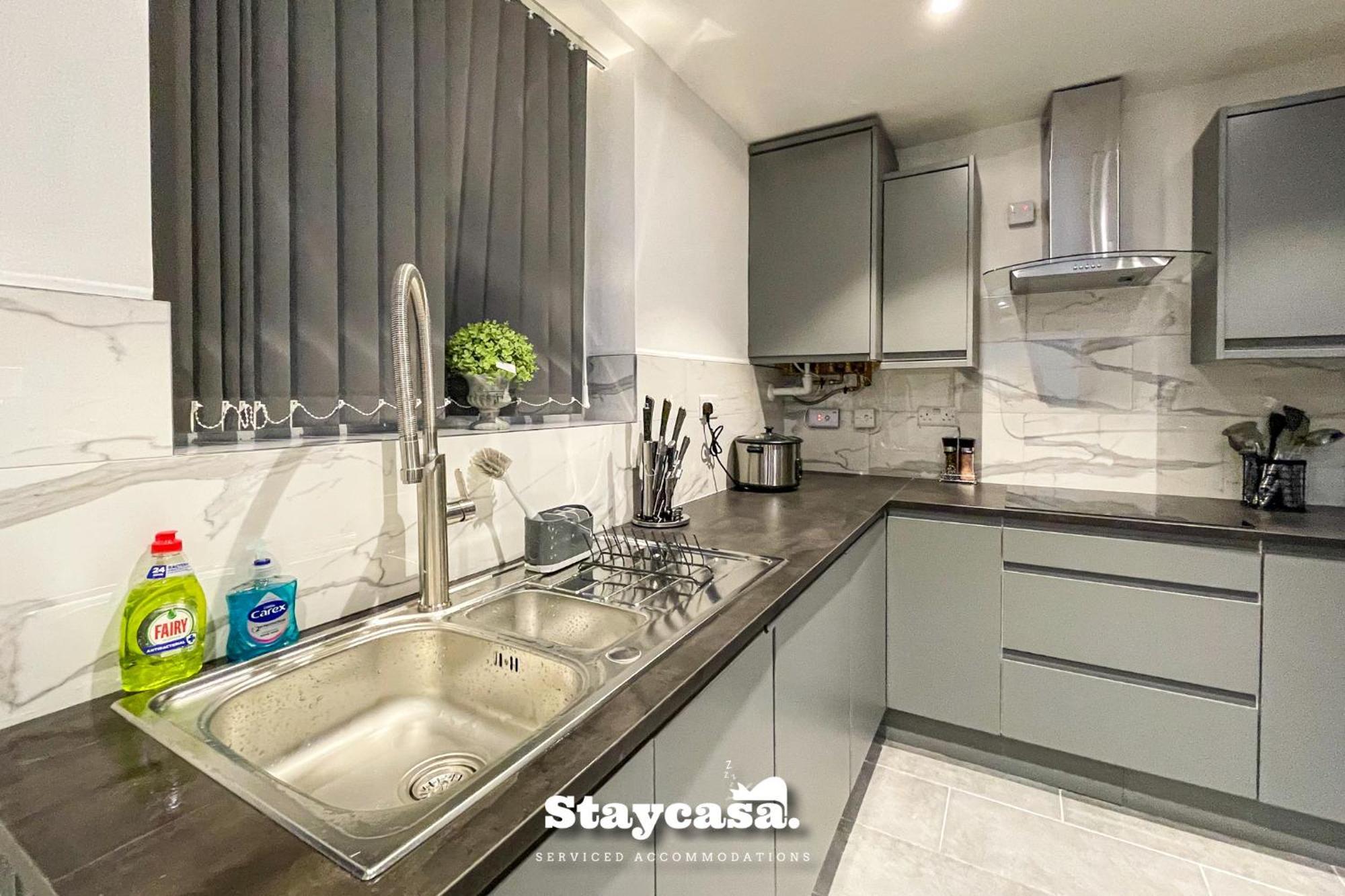 Princess Hideout 5Min To City With Street Parking Манчестър Екстериор снимка